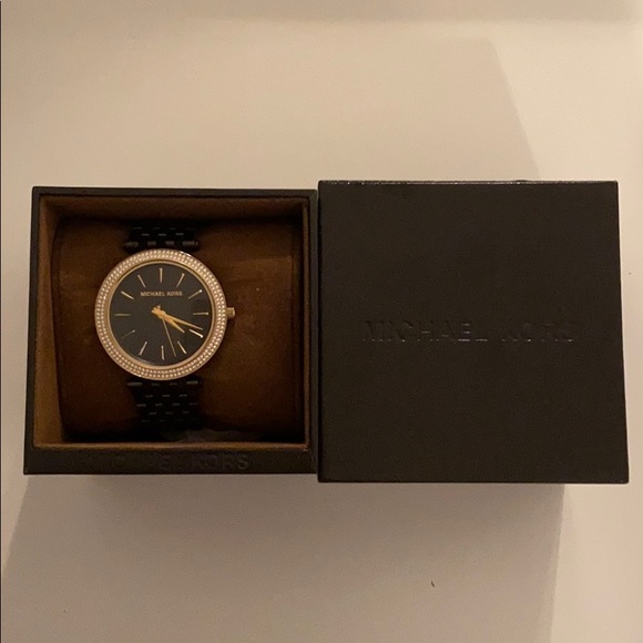 SOLD!!!!! MICHEAL KORS WATCH - Picture 1 of 2